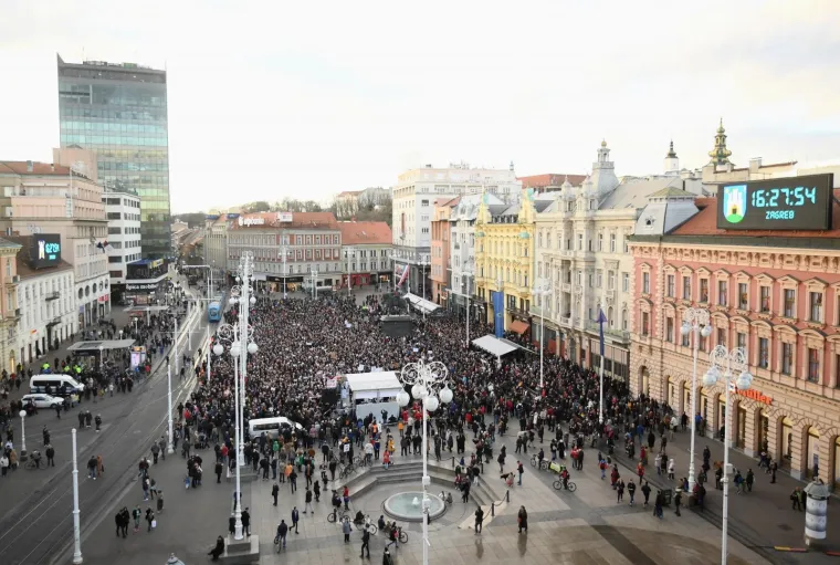 Dosad najveći prosvjed protiv Milana Bandića: 'Dosta je! Zatvor!
