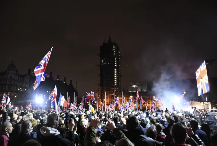 Vijorile su se zastave, pjevalo iz sveg glasa: Pogledajte kako su Britanci proslavili izlazak iz EU