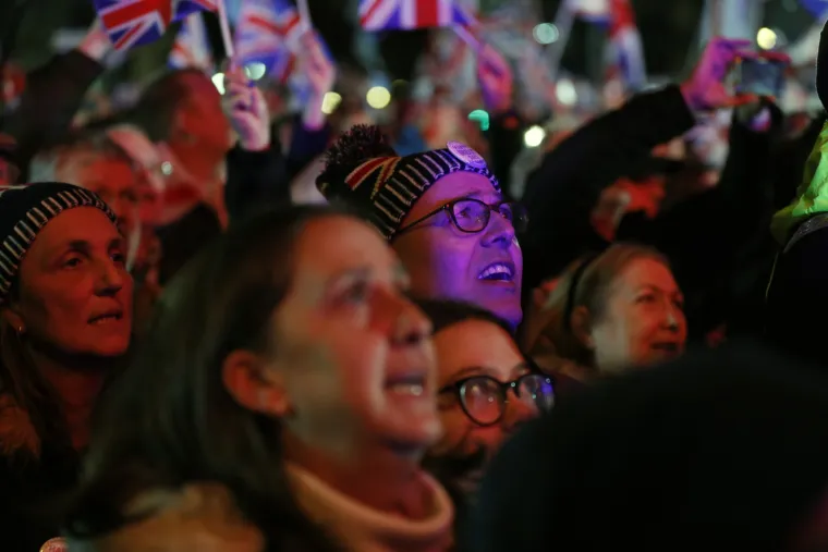 Vijorile su se zastave, pjevalo iz sveg glasa: Pogledajte kako su Britanci proslavili izlazak iz EU