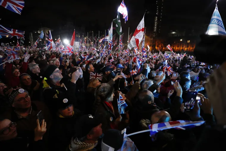 Vijorile su se zastave, pjevalo iz sveg glasa: Pogledajte kako su Britanci proslavili izlazak iz EU