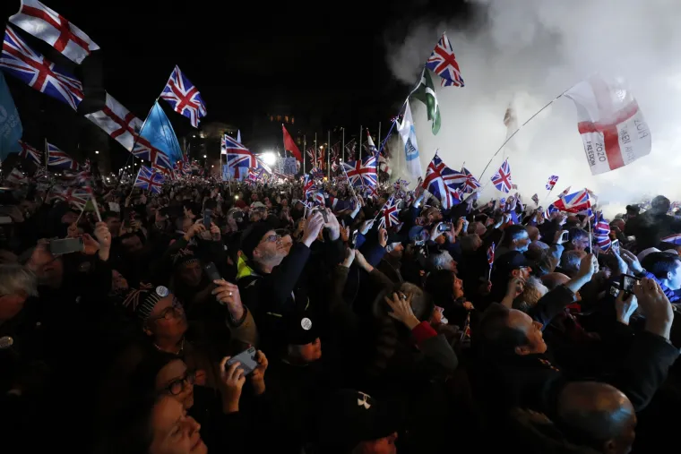 Vijorile su se zastave, pjevalo iz sveg glasa: Pogledajte kako su Britanci proslavili izlazak iz EU