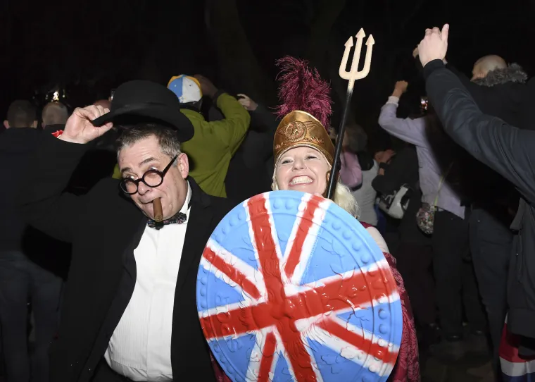 Vijorile su se zastave, pjevalo iz sveg glasa: Pogledajte kako su Britanci proslavili izlazak iz EU