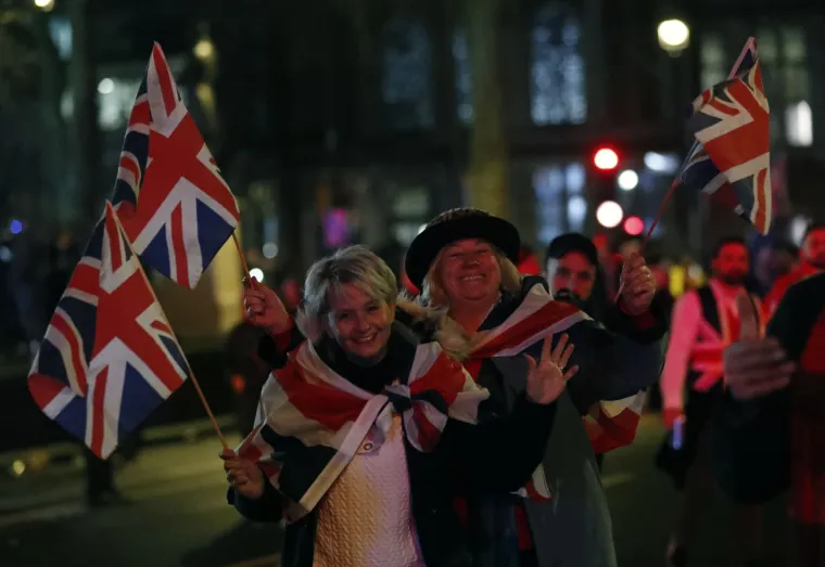 Vijorile su se zastave, pjevalo iz sveg glasa: Pogledajte kako su Britanci proslavili izlazak iz EU