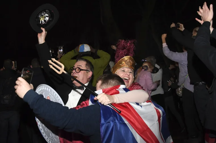 Vijorile su se zastave, pjevalo iz sveg glasa: Pogledajte kako su Britanci proslavili izlazak iz EU