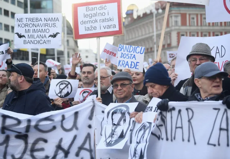 VELIKI PROSVJED PROTIV MILANA BANDIĆA U SRCU ZAGREBA: Građani mu svašta poručili: 'Miki bit ćeš novi gradonačelnik Remetinca'