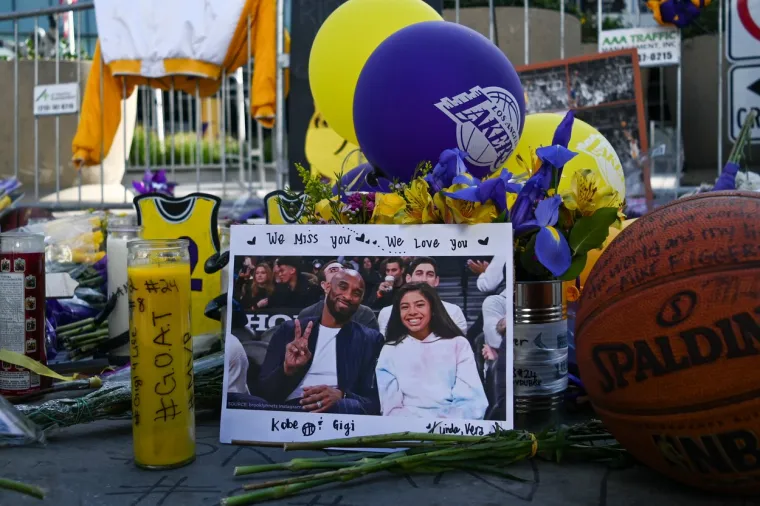 [FOTO] ZBOGOM KOBE, NIKAD TE NEĆEMO ZABORAVITI: Ogromna je tuga u Los Angelesu; Ovi dirljivi prizori upravo obilaze planetu