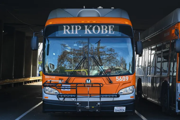 [FOTO] ZBOGOM KOBE, NIKAD TE NEĆEMO ZABORAVITI: Ogromna je tuga u Los Angelesu; Ovi dirljivi prizori upravo obilaze planetu