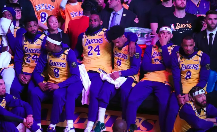 [FOTO] ZBOGOM KOBE, NIKAD TE NEĆEMO ZABORAVITI: Ogromna je tuga u Los Angelesu; Ovi dirljivi prizori upravo obilaze planetu