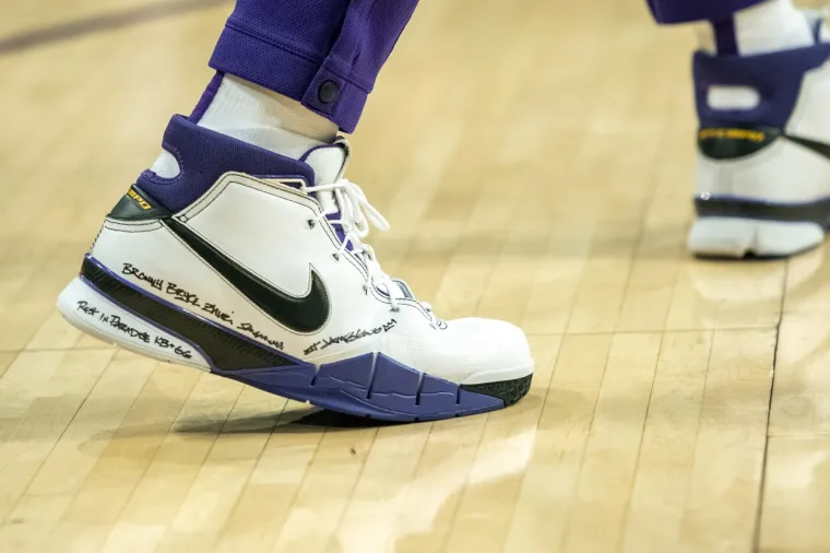 [FOTO] ZBOGOM KOBE, NIKAD TE NEĆEMO ZABORAVITI: Ogromna je tuga u Los Angelesu; Ovi dirljivi prizori upravo obilaze planetu