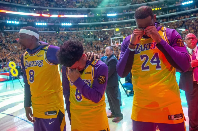 [FOTO] ZBOGOM KOBE, NIKAD TE NEĆEMO ZABORAVITI: Ogromna je tuga u Los Angelesu; Ovi dirljivi prizori upravo obilaze planetu