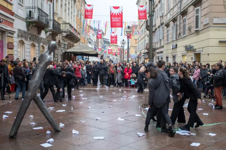 RIJEKA POSTALA EUROPSKA PRIJESTOLNICA KULTURE: Sve žure na antiturističku turu