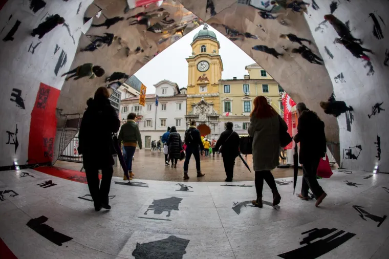 01.02.2020., Rijeka - Na tri lokacije u sredistu Rijeke postavljeni su kaleidoskopi kroz koje gradani i turisti mogu prolaziti. Photo: Nel Pavletic/PIXSELL