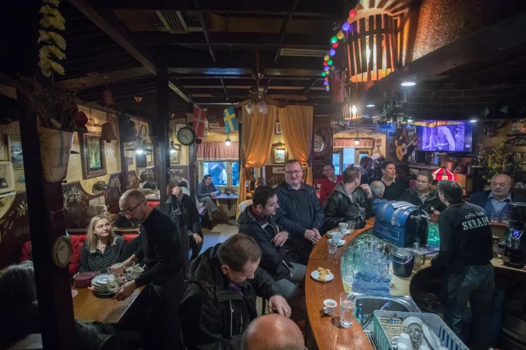 01.02.2020., Rijeka -  U cafe baru Skradin tijekom dana se odrzava prigodni program za goste anti-turisticke rute rijeckim turistickim autobusom. Photo: Nel Pavletic/PIXSELL