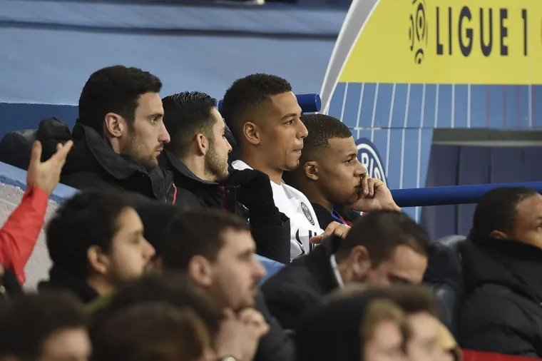 [FOTO] PRIMJEĆUJETE LI TUCHELOV IZRAZ LICA KAD GA MBAPPE GLEDA? S ovim se mladi Francuz u potpunosti razotkrio, ovo sve objašnjava