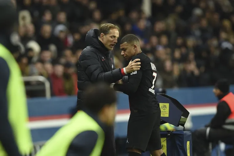 [FOTO] PRIMJEĆUJETE LI TUCHELOV IZRAZ LICA KAD GA MBAPPE GLEDA? S ovim se mladi Francuz u potpunosti razotkrio, ovo sve objašnjava