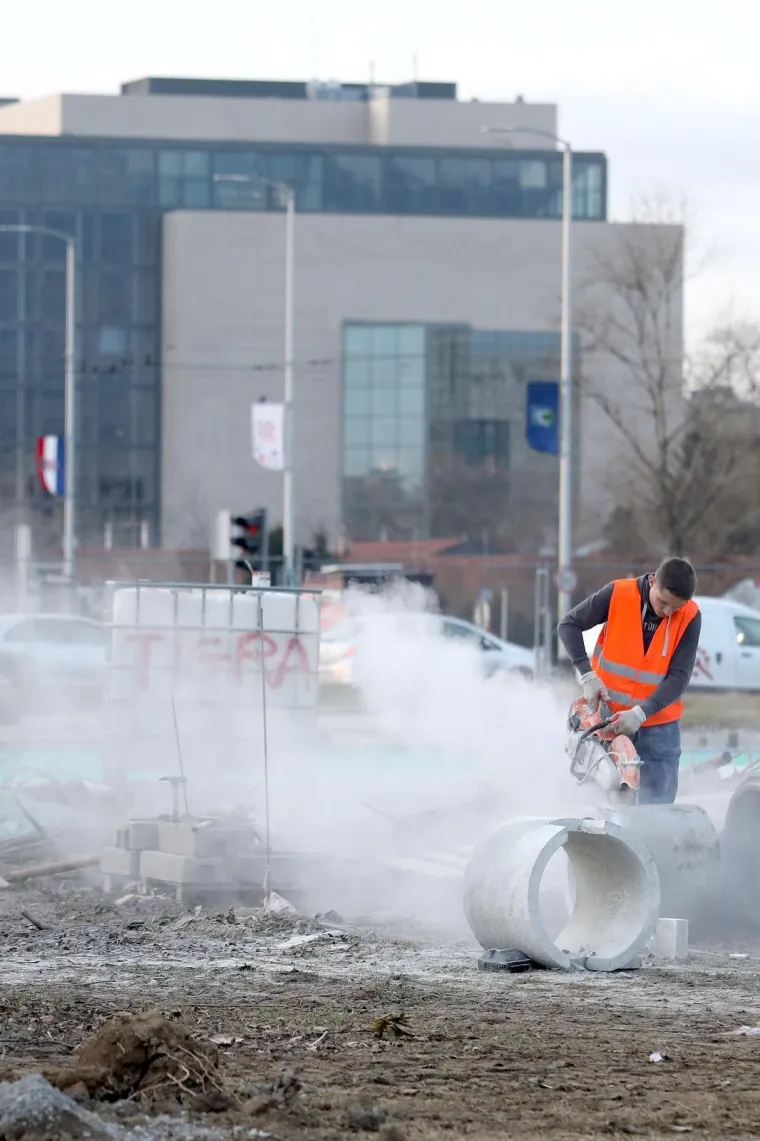 Pogledajte kako se pred očima Franje Tuđmana i Milana Bandića rađa Spomenik domovini