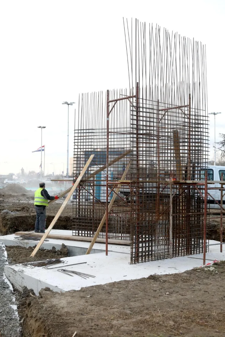 Pogledajte kako se pred očima Franje Tuđmana i Milana Bandića rađa Spomenik domovini