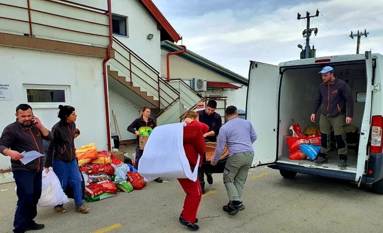 Uspje&scaron;na akcija: Sve ove predivne životinje dobile su hranu, deke, zdjelice, ogrlice...