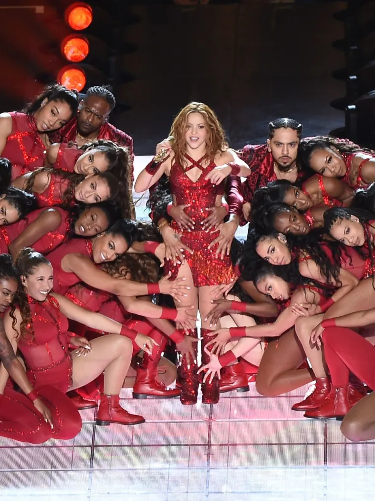 [FOTO] SHAKIRA SEKSI IZVEDBOM ZAPALILA PUBLIKU NA SUPER BOWLU: Svi živi upravo pričaju o njoj
