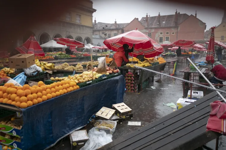Nevrijeme poharalo Hrvatsku! Snažan pljusak iznenadio Zagrepčane, olujno jugo u Rijeci