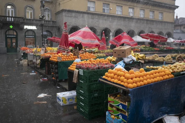 Nevrijeme poharalo Hrvatsku! Snažan pljusak iznenadio Zagrepčane, olujno jugo u Rijeci