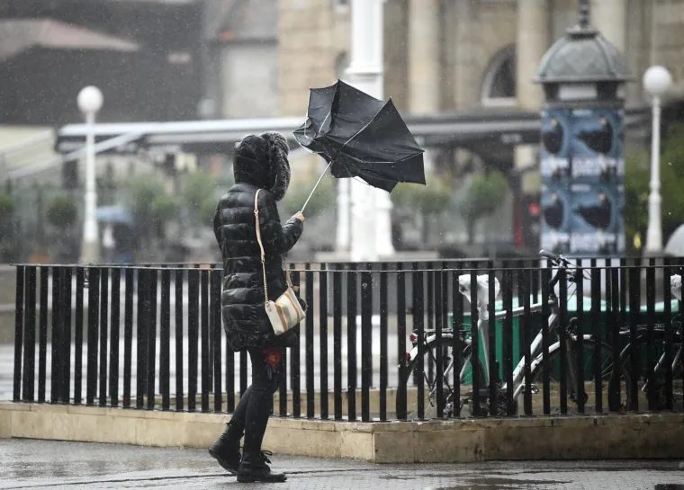 Nevrijeme poharalo Hrvatsku! Snažan pljusak iznenadio Zagrepčane, olujno jugo u Rijeci