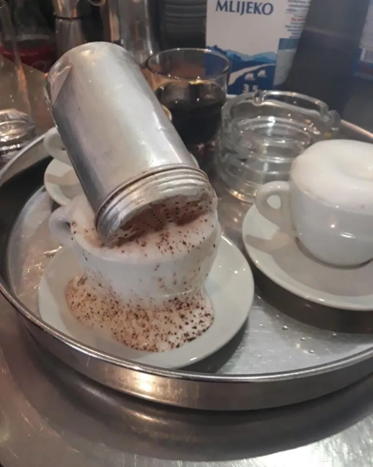 Konobarski život: Pogledajte svakodnevne patnje koje gotovo svaki konobar proživljava