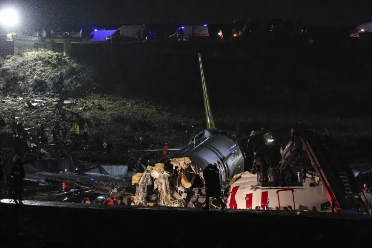 Čudo u Turskoj: Avion se raspao na dijelove i zapalio, svi putnici su preživjeli