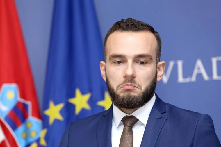 Josip Aladrović, ministar rada i imovinskog sustava, ima 10.000 eura osobne &scaron;tednje te &scaron;tednju prijavljenu na dijete od 1800 eura.