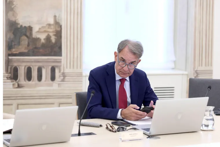 Ministar turizma Gari Cappeli ima &scaron;tednju od 22.000 eura.