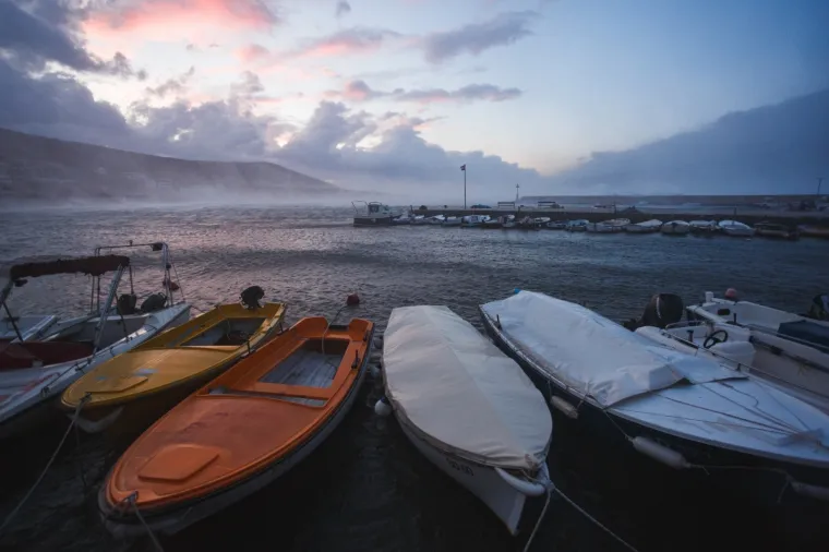 Kad priroda pokaže svu svoju moć! Pogledajte žestoke nalete orkanske bure u mjestu podno Velebita