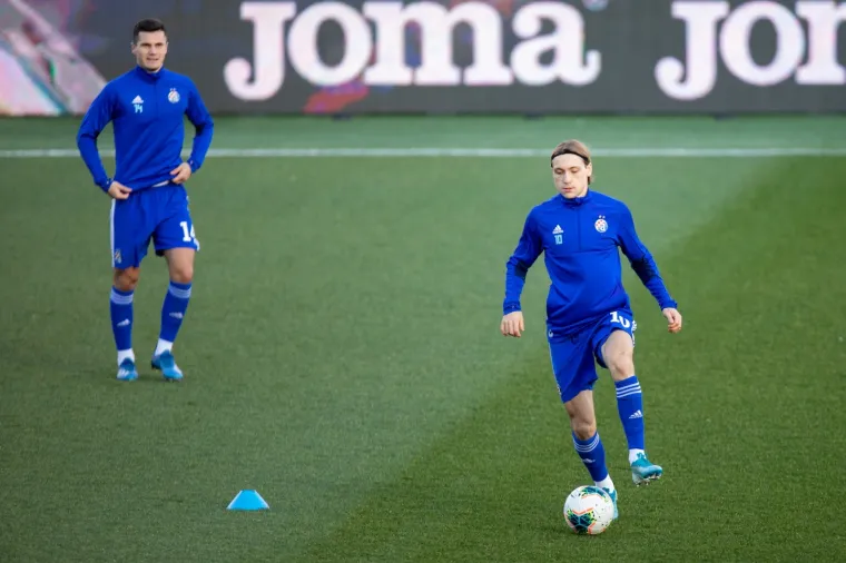 U srijedu poslijepodne na Rujevici jaki, na trenutke i orkanski vjetar jakih udara, otežavao je uvjete za igru u četvrtfinalnoj utakmici Rijeke i Dinama na Rujevici.