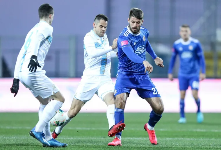 [FOTO] ZAUSTAVI SE VJETRE: Rujevica je bila pod naletom orkanskog vjetra; Na trenutke se uopće nije moglo igrati, pogledajte prizore koji zaleđuju