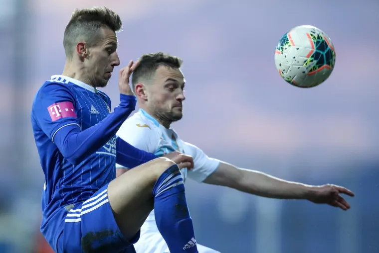 [FOTO] ZAUSTAVI SE VJETRE: Rujevica je bila pod naletom orkanskog vjetra; Na trenutke se uopće nije moglo igrati, pogledajte prizore koji zaleđuju