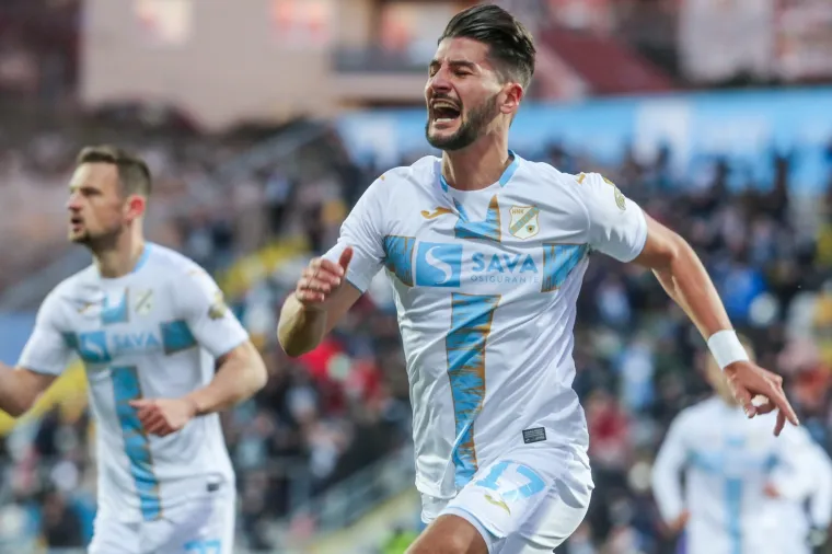 [FOTO] ZAUSTAVI SE VJETRE: Rujevica je bila pod naletom orkanskog vjetra; Na trenutke se uopće nije moglo igrati, pogledajte prizore koji zaleđuju