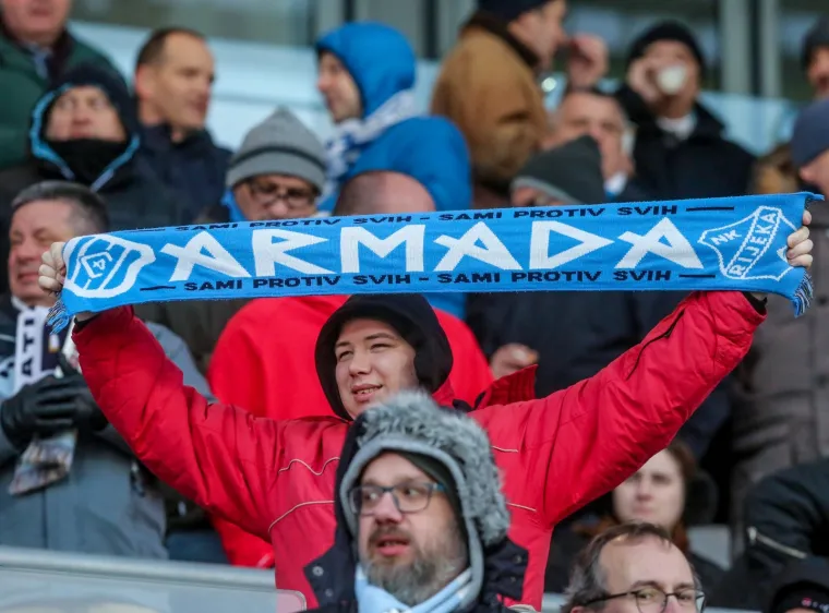 [FOTO] ZAUSTAVI SE VJETRE: Rujevica je bila pod naletom orkanskog vjetra; Na trenutke se uopće nije moglo igrati, pogledajte prizore koji zaleđuju