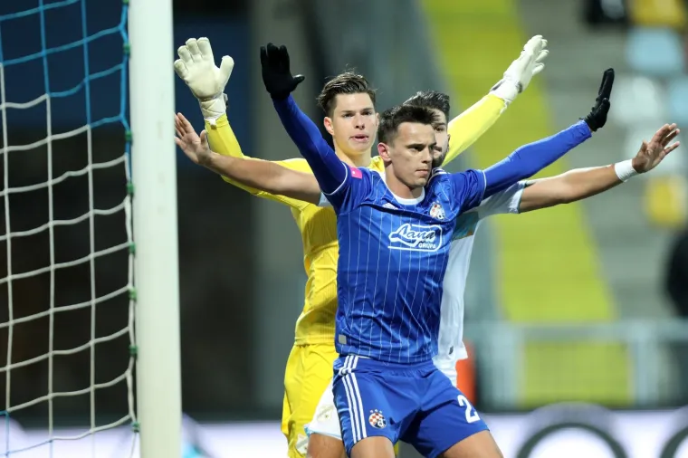 [FOTO] ZAUSTAVI SE VJETRE: Rujevica je bila pod naletom orkanskog vjetra; Na trenutke se uopće nije moglo igrati, pogledajte prizore koji zaleđuju