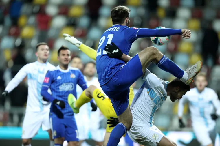 [FOTO] ZAUSTAVI SE VJETRE: Rujevica je bila pod naletom orkanskog vjetra; Na trenutke se uopće nije moglo igrati, pogledajte prizore koji zaleđuju