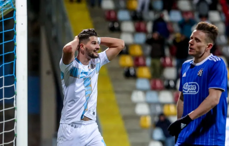 [FOTO] ZAUSTAVI SE VJETRE: Rujevica je bila pod naletom orkanskog vjetra; Na trenutke se uopće nije moglo igrati, pogledajte prizore koji zaleđuju