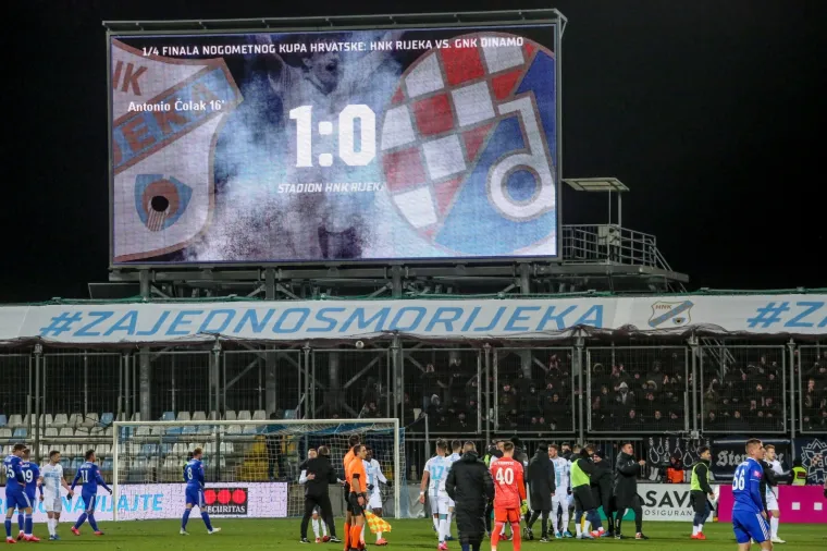 [FOTO] ZAUSTAVI SE VJETRE: Rujevica je bila pod naletom orkanskog vjetra; Na trenutke se uopće nije moglo igrati, pogledajte prizore koji zaleđuju