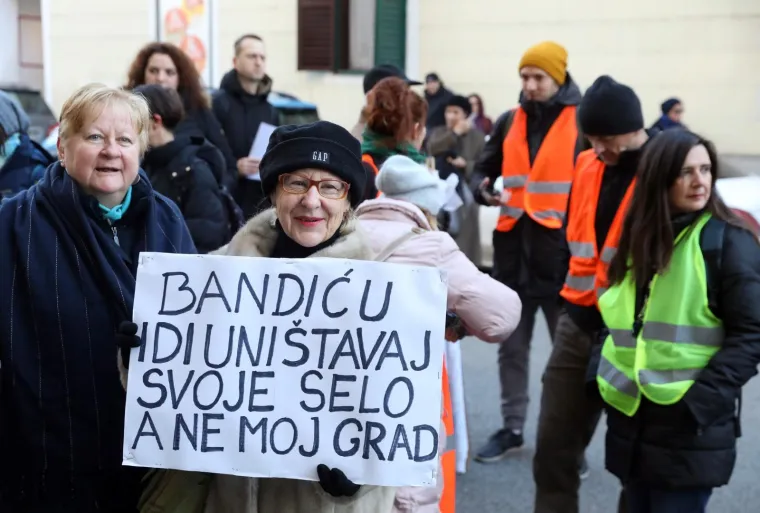Prosvjed protiv izmjena GUP-a ispred Gradske skup&scaron;tine