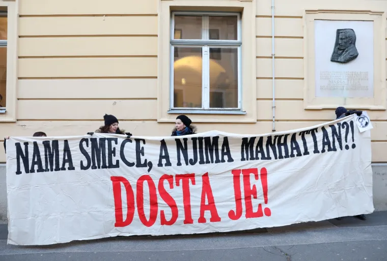 Prosvjed protiv izmjena GUP-a ispred Gradske skup&scaron;tine