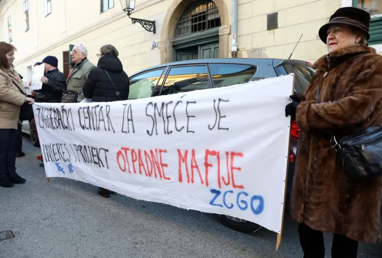 Prosvjed protiv izmjena GUP-a ispred Gradske skup&scaron;tine