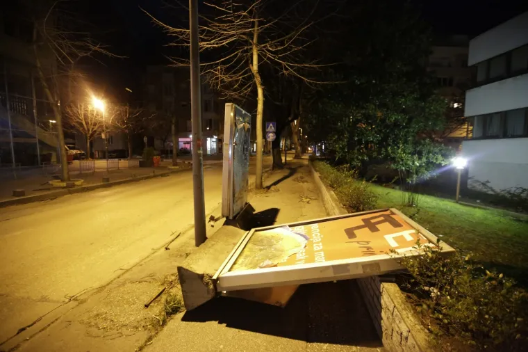 Mostar ostao bez struje u snažnom nevremenu: Vjetar čupao drveće i prevrnuo dvije prikolice!