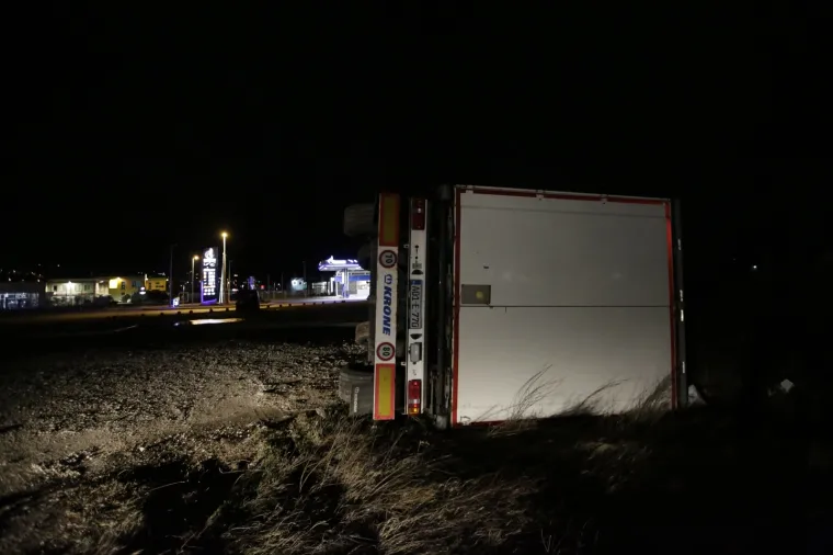 Mostar ostao bez struje u snažnom nevremenu: Vjetar čupao drveće i prevrnuo dvije prikolice!