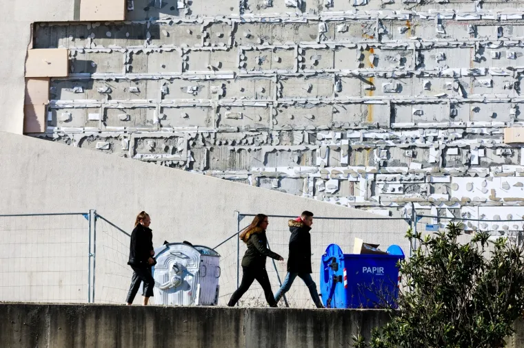 Ovo nije prvi put: Jaka bura uni&scaron;tila pročelje Zdravstvene &scaron;kole u Splitu