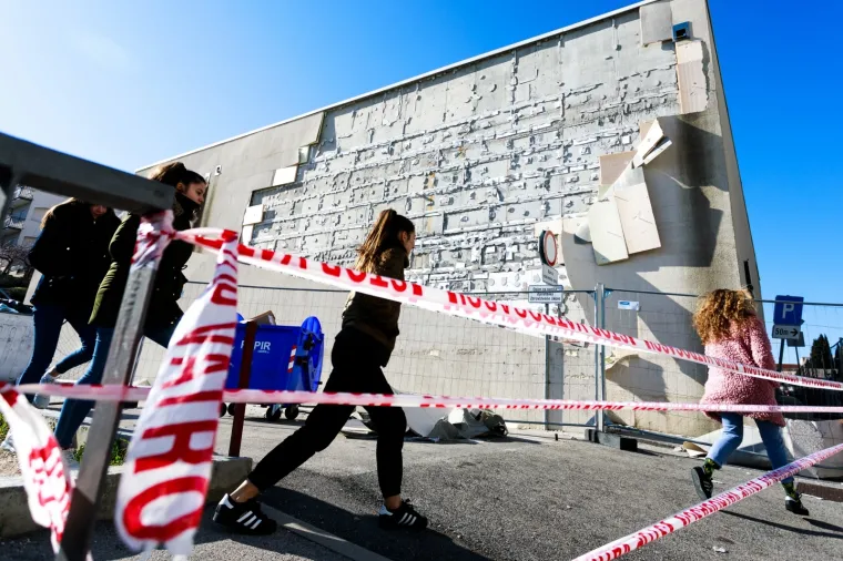 Ovo nije prvi put: Jaka bura uni&scaron;tila pročelje Zdravstvene &scaron;kole u Splitu