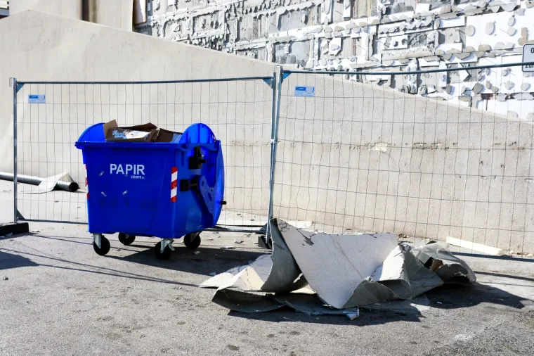 Ovo nije prvi put: Jaka bura uni&scaron;tila pročelje Zdravstvene &scaron;kole u Splitu