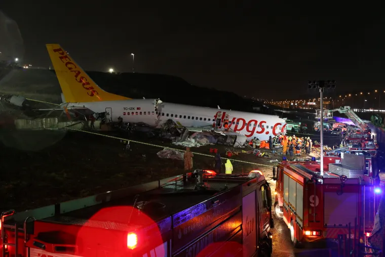 Turski avion izletio s piste i zapalio se: Troje poginulih, vi&scaron;e desetaka ljudi ozlijeđeno
