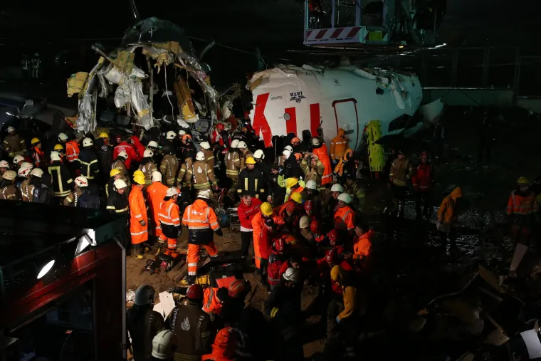 Turski avion izletio s piste i zapalio se: Troje poginulih, vi&scaron;e desetaka ljudi ozlijeđeno
